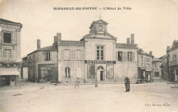 MIREBEAU DU POITOU : L'HOTEL DE VILLE - Mirebeau