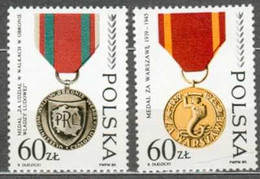 POLAND MNH ** 3031-3032 Distinctions Honorifiques Médaille De La Guerre De Défense De L'armée Populaire Varsovie - Ungebraucht