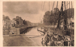 FRANCE - Quimper (Finistère) - Bretagne - Vue Générale Sur Le Port - Vue Sur Un Bateau - Carte Postale Ancienne - Quimper