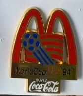 Pin' S  2 Attaches, Buvez Coca-Cola, Sponsor Sport Foot-ball  Avec  Mac Do  World Cup  U S A  94, Voir Description - Coca-Cola
