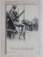 Haute Cote D'ivoire , Guerriers Gouros Cernant La Mission â Elengué - Costa De Marfil