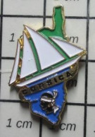 1616B  Pin's Pins / Beau Et Rare / BATEAUX / VOILIER VOILE CORSICA CORSE - Schiffahrt