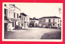 F-17-Pont L'Abbé D'Arnoult-18Ph125  La Place Des Halles, Coiffeur, Café Des Halles, Cpa BE - Pont-l'Abbé-d'Arnoult