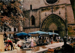 Marchés - Gourdon - Le Portail à Voussures Ogivales De L'église Saint-Pierre (XIVe) - Jour De Marché - CPM - Voir Scans  - Mercati