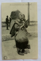 Les Petits Métiers De La Rue Chiffonière (réédition D'une Carte Postale Ancienne) - Vendedores Ambulantes