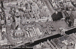 3765	75	Alkmaar, Waaggebouw Met Kaasmarkt (kleine Vouwen In De Hoeken) - Alkmaar