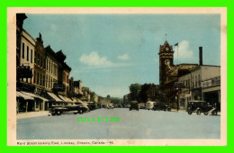 LINDSAY, ONTARIO - KENT STREET LOOKING EAST - ANIMATED WITH OLD CARS - TRAVEL IN 1951 - PECO - - Autres & Non Classés