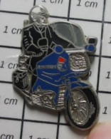 1616B Pin's Pins / Beau Et Rare / MOTOS / MOTARD GENDARMERIE MOTO BMW Par BALLARD - Moto