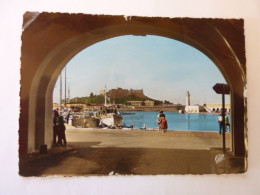 ANTIBES - Le Port Et Le Fort Carré - Antibes - Altstadt