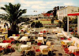 73924441 Groemitz_Ostseebad Strandhallen Terrasse Mit Blick Zum Kurmittelhaus  - Grömitz