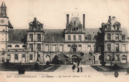 FRANCE - Fontainebleau - Vue Sur Le Château - Vue Sur La Cour Des Adieux - N G - Carte Postale Ancienne - Fontainebleau