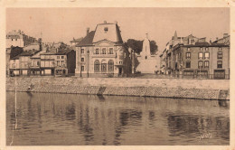 FRANCE - Verdun - Vue Sur La Meuse L'hôtel Des Postes Et Le Monument De La Victoire  - Carte Postale Ancienne - Verdun