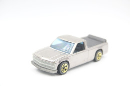 Hot Wheels Mattel 1996 Chevy Chevrolet 1500 Pick Up Truck -  Issued 2005 Scale 1/64 - Matchbox (Lesney)