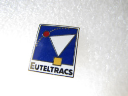 PIN'S   EUTELTRACS    SATELLITES  Email Grand Feu - Espace