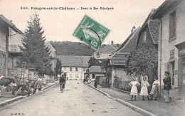 ROUGEMONT-le-CHATEAU (Territoire-de-Belfort) - Dans La Rue Principale - Voyagé (2 Scans) Mme Houbre, Rue De Chateaudun - Rougemont-le-Château