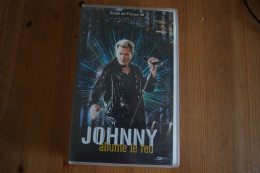 JOHNNY HALLYDAY ALLUME LE FEU VHS SORTIE 1998 - Musik-DVD's