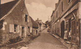 GENILLE  Une Vieille Maison Rue St Pierre - Genillé