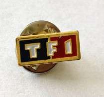 PINS Médias Télévision TF1 LOGO /  33NAT - Médias