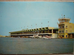 Avion / Airplane / Beira Airport, Moçambique / Flughafen / Aéroport / Aeroporto - Aerodrome