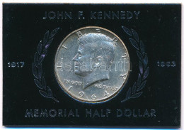 Amerikai Egyesült Államok 1964. 1/2$ Ag "Kennedy" Műanyag Tokban T:AU,XF Patina USA 1964. 1/2 Dollar Ag "Kennedy" In Pla - Sin Clasificación