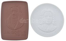 Német Demokratikus Köztársaság DN "Johann Sebastian Bach" Jelzett Meisseni Porcelán érem (51mm) + DN "J.W. Goethe" Jelze - Ohne Zuordnung