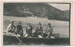 * T4 1935 Ada Kaleh, Utasok Csónakban / Passengers In A Boat. Photo (b) - Unclassified