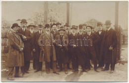 * T2/T3 Berethalom, Birthälm, Biertan; Férfiak Csoportja / Group Of Men. Photo - Ohne Zuordnung