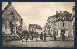 02. Vailly. Bataille Du 29-30 Oct. 1914. Soldats Allemands Sur La Place. Café De Paris. Chaussures , Articles De Pêche. - Soissons