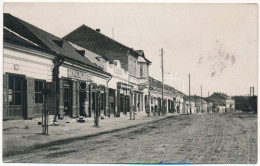 T2 Zsibó, Jibou; Strada Porolissum / Utca, F. Paul Goldberger, Z. Fried üzlete / Street, Shops. Photo - Non Classés