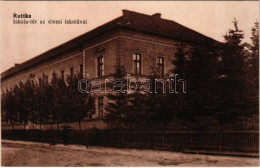 * T1/T2 Ruttka, Vrútky; Iskola Tér, Elemi Iskola. Vasúti Levelezőlapárusítás 1432. / School - Unclassified