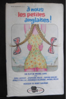 VHS A Nous Les Petites Anglaises ! 1975 De Michel Lang Sophie Barjac Véronique Delbourg Rémi Laurent - Cómedia