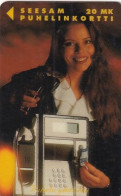 FINLAND - Girl On Cardphone, Puhelu Yhdistää, Tirage 15500, Exp.date 12/96, Used - Finnland