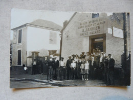 RARE Et SUPERBE CARTE-PHOTO - CAFE A. JANVIER BAL Et BILLARD - Enseigne " Au Bon Médecin Qui Guérit La Soif ..." - Caffé