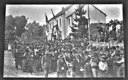 ROSSIGNOL -  1920 Manifestation En Faveur Des Martyrs  -  Le Défilé Des Sociétés  à Rossignol - Tintigny