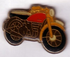 TT57 Pin's  MOTO JANTES BRUNES Achat Immédiat - Motorräder