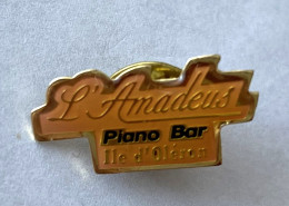 PINS MUSIQUE AMADEUS PIANO-BAR ILE D'OLERON / 33NAT - Musique