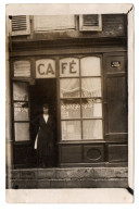 Carte Photo ,jeune Femme ,façade De Café - Caffé