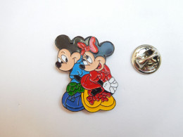 Beau Pin's , Disney , Mickey Et Minnie - Disney