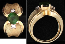Damenring Gelbgold 585/1000 Mit Großem Grünem Saphir Oder Smaragd (?) Und 2 Kl. Diamanten. Ringgröße 17. 7,73 G - Autres & Non Classés