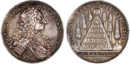 Silbermedaille 1730 Von P. Berg, A.s. Tod. Brb. R./Pyramide. 39 Mm, 33,46 G. Sehr Schön, Randfehler. Galster 324. - Dänemark