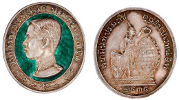 Ovale, Emaill. Silbermedaille, Jahr 2535 = 1992 Brb. In Uniform L., Felder Grün Emailliert/Gottheit Mit Zwei Schilden. 3 - Thaïlande