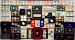 Karton Voller Kursmünzensätze, Gedenkmünzen, Proofsets, Usw. Viel Silber, U.a. 11 X Unze Eagle, Viele Silber-Gedenkdolla - Autres & Non Classés