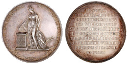 Silbermedaille 1812 V. Lindenschmidt. Auf Die Aufhebung Der Leibeigenschaft. Gekr. Nassovia Mit Löwenschild Hält Opfersc - Pièces De Monnaie D'or