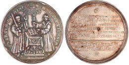 Silbermedaille 1717 Von Hautsch, A.d. 200 Jf. Der Reformation. Kurfürst Und Luther Am Altar/ Schrift. 43,5 Mm; 22,48 G.  - Gold Coins