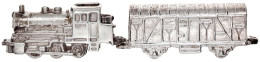 Miniatur-Lokomotive Mit Waggon, Beides Sterlingsilber (925/1000). Gesamtlänge 85 Mm; 69,43 G. Vorzüglich - Altri & Non Classificati