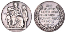 Silbermedaille 1915. Brotverteilung Im Kriege 1914-1915. 33 Mm; 18,78 G. Vorzüglich, Kl. Randfehler, Schöne Patina. Zetz - Altri & Non Classificati