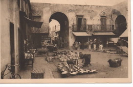 UN COIN DU VIEUX MARCHE - Marchés, Fêtes