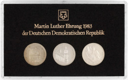 Themensatz Martin-Luther-Ehrung: 5 Mark 1983. Schloßkirche, Wartburg 1983 Und Luthers Geburtshaus 1983 In Hartplastik Mi - Other & Unclassified