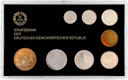 Minisatz Von 1 Pfennig Bis 2 Mark 1985 In Hartplastik, Inlett Schwarz, Mit Medaille Gelehrte. Orig. VEB. Stempelglanz - Andere & Zonder Classificatie