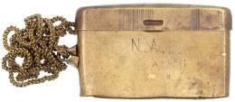 Messingbox (mit Kette) Für Ausweispapiere Schwarzer Soldaten In Der Britischen Armee Mit Der Kennzeichnung "N.A.D." (Nat - Other & Unclassified